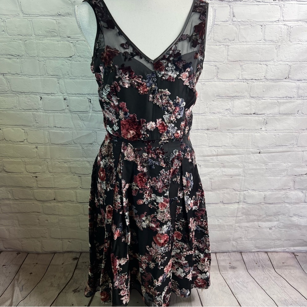 White House Black Market Floral Velvet Party Dress 2